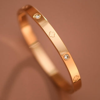 Isabella Bangle