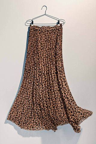 Sophisticated Leopard Pleated Skirt