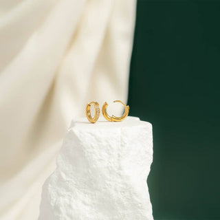 Mini Huggie 18K Earring