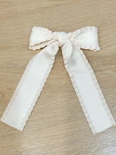 Delilah Bow in Ivory