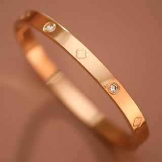 Isabella Bangle