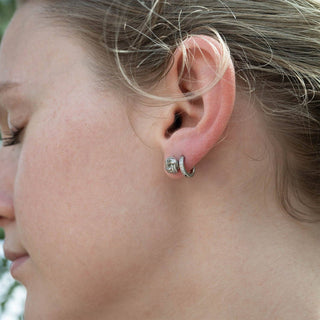 Mini Huggie 18K Earring