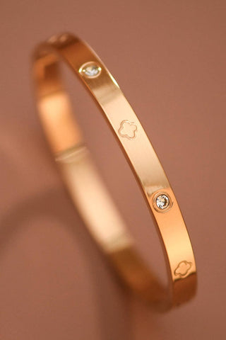 Isabella Bangle