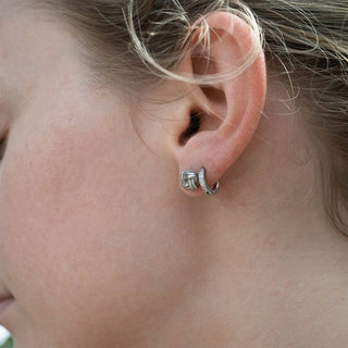 Mini Huggie 18K Earring
